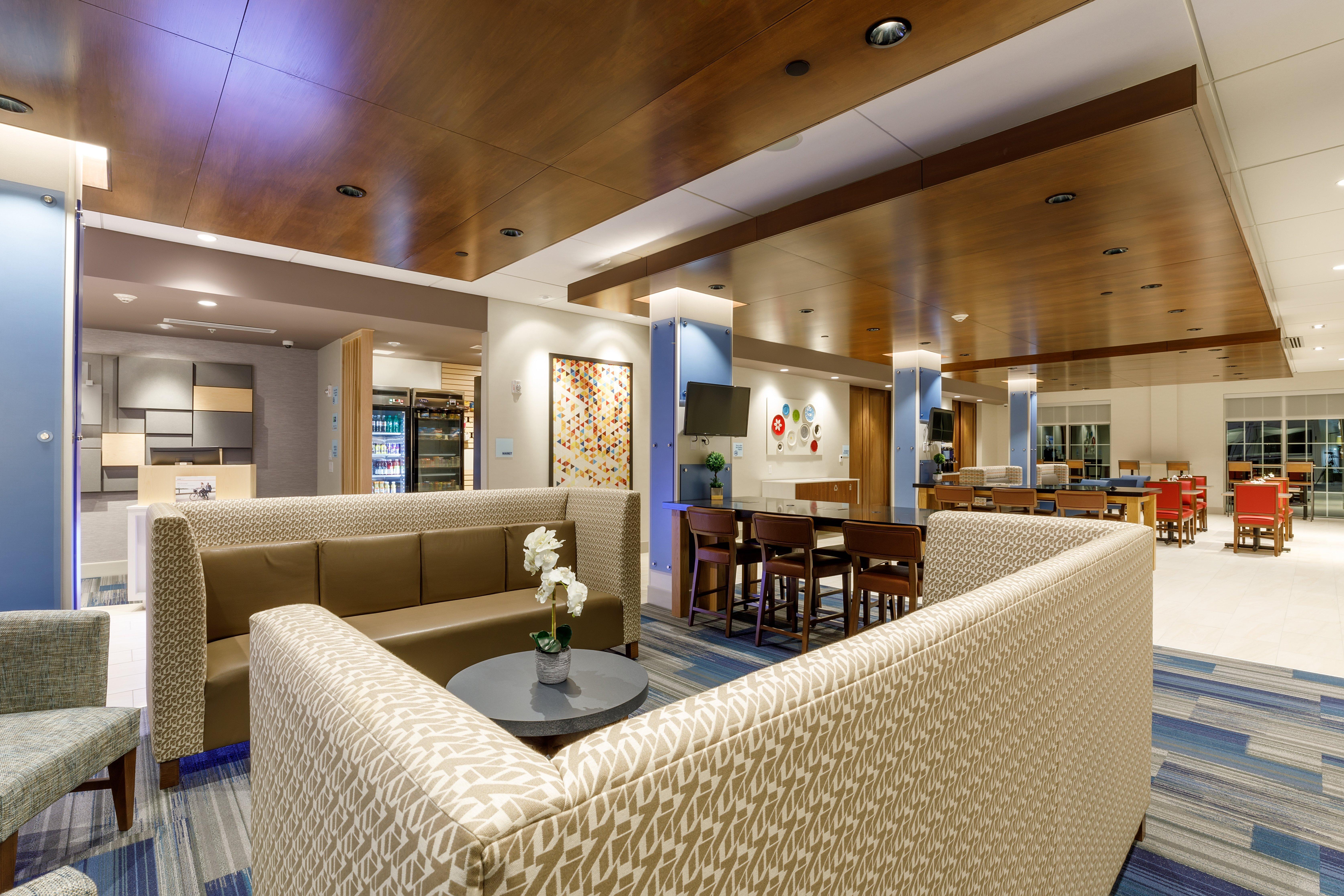 Holiday Inn Express & Suites - Sturbridge By Ihg Exterior foto