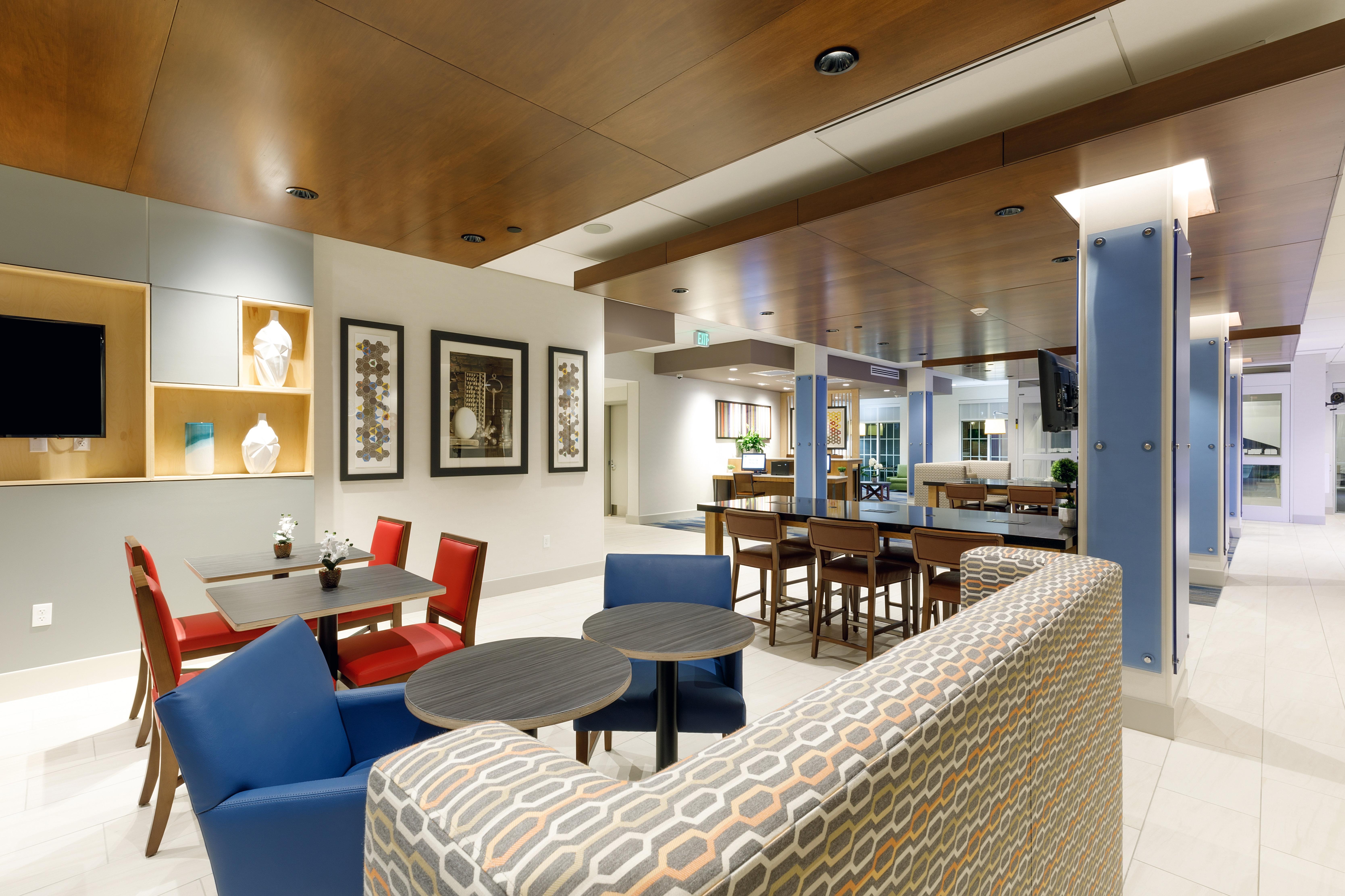 Holiday Inn Express & Suites - Sturbridge By Ihg Exterior foto