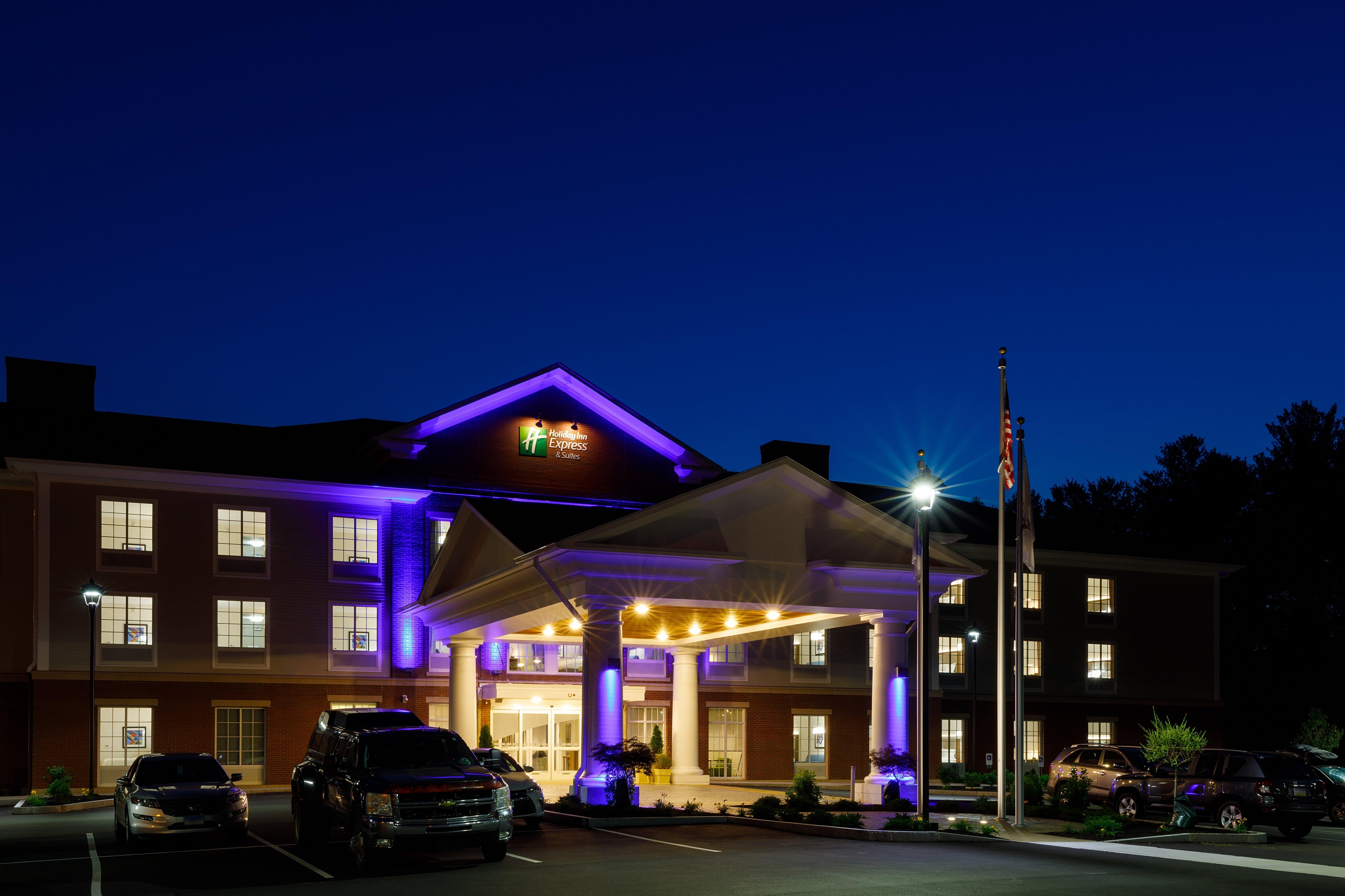 Holiday Inn Express & Suites - Sturbridge By Ihg Exterior foto