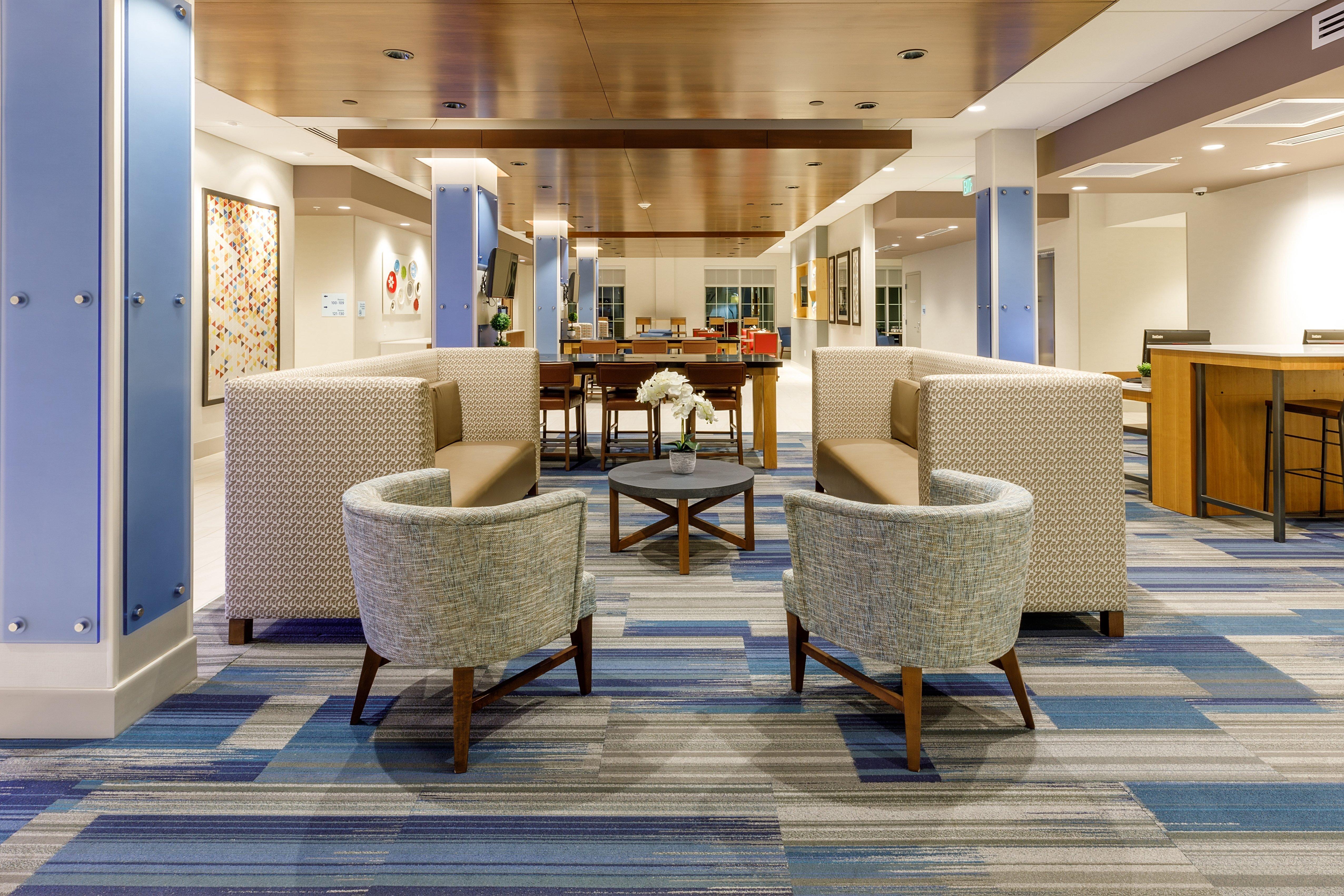 Holiday Inn Express & Suites - Sturbridge By Ihg Exterior foto